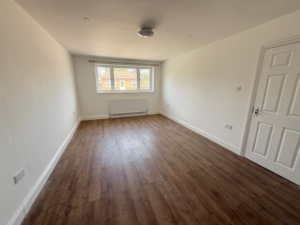 Lot: 166 - HOUSE WITH VERSATILE ACCOMMODATION - Reception room with en suite